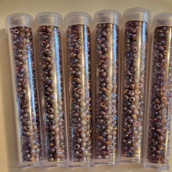 48 grams of Rainbow Transparent Amethyst AB 8/0 Japanese seed beads. - Picture 4 of 6